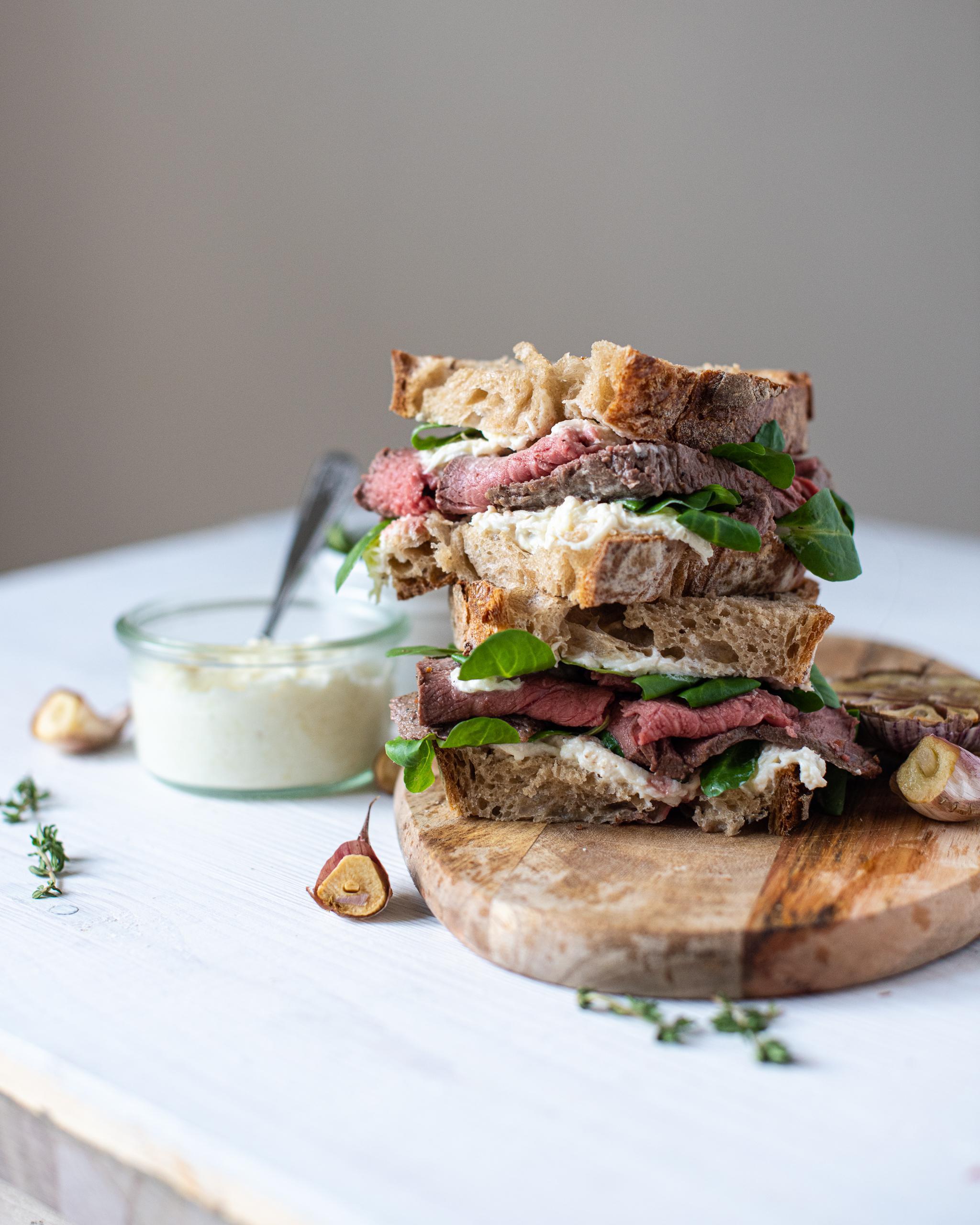 Pečený roastbeef s křenovou omáčkou v chlebu Recept - Krok 5